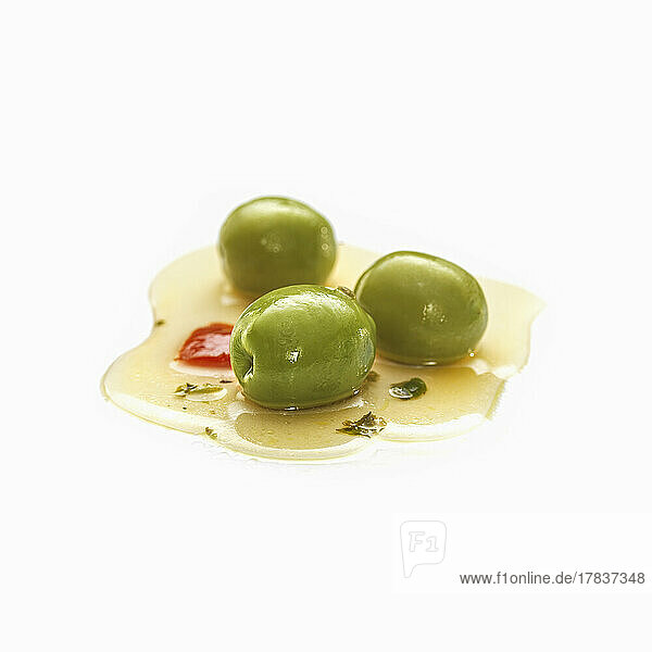 Eingelegte grüne Oliven mit Oregano