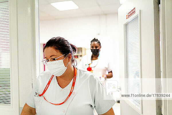 Nursing staff during an outbreak of bronchiolitis at the pediatric day hospital.