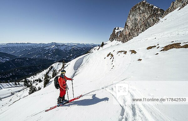 Ski tourers on a ski tour on the Rotwand  in winter  Mangfall Mountains  Bavaria  Germany  Europe