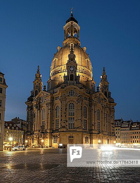 Nachts an der Frauenkirche  Dresden  Deutschland  Europa