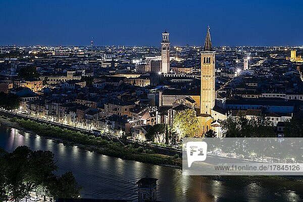 Blick vom Castel San Pietro auf Verona  Stadtansicht mit den Fluss Etsch  Verona  Venetien  Italien  Europa