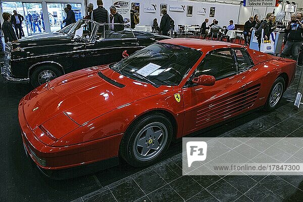 Sportwagen Ferrari Testarossa aus 80er Jahre  Messe Techno Classica  Essen  Nordrhein-Westfalen  Deutschland  Europa