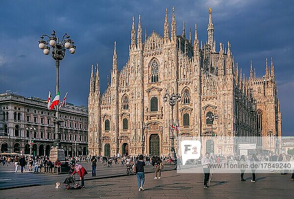 Piazza del Duomo  Cathedral Square with Cathedral in the Evening Sun  Milan  Lombardy  Northern Italy  Italy  Europe