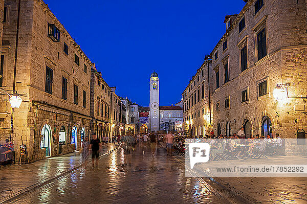 The historic town of Dubrovnik at night  UNESCO World Heritage Site  Southern Dalmatia  Adriatic Coast  Croatia  Europe