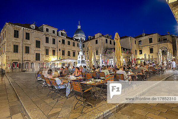 People eating at outdoor restaurant at night in the old town  Dubrovnik  Croatia  Europe