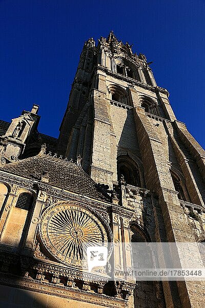 Chartres  Kathedrale Notre-Dame de Chartres  Sonnenuhr  Region Centre  Frankreich  Europa