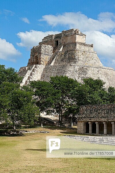 Anische Maya-Pyramide (Pyramide des Magiers) (Adivino) in Uxmal  Mérida  Yucatán  Mexiko  Mittelamerika