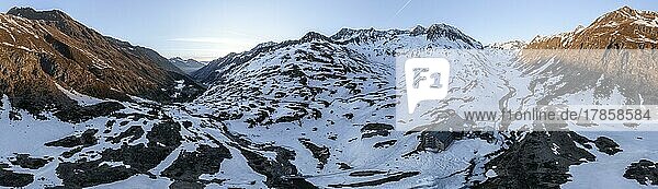 Alpenpanorama  Franz-Senn-Hütte (2147m)  Morgenstimmung  Berge im Winter  Luftaufnahme  Stubai  Tirol  Österreich  Europa