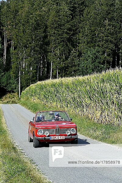 13. 08. 2022  Olympia Rallye 72  1972  50 Jahre Revival 2022  Autorennen  Ralley  Oldtimer  Freising  BMW Cabrio