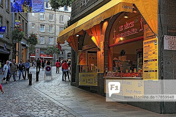 Saint Malo  in der historischen Innenstadt  Villa close  Bäckerei  Imbiss  Strassenverkauf  Bretagne  Frankreich  Europa