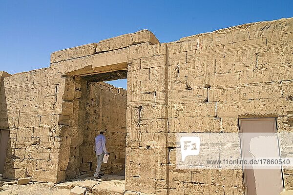 Ruinen  christliche Basilika  Hathor-Tempel  Dendera  Qina  Ägypten  Afrika