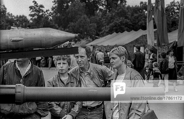 GDR  Berlin  18. 06. 1987  ND (Neues Deutschland) Press festival  in Volkspark Friedrichshain  NVA military show  rocket  children