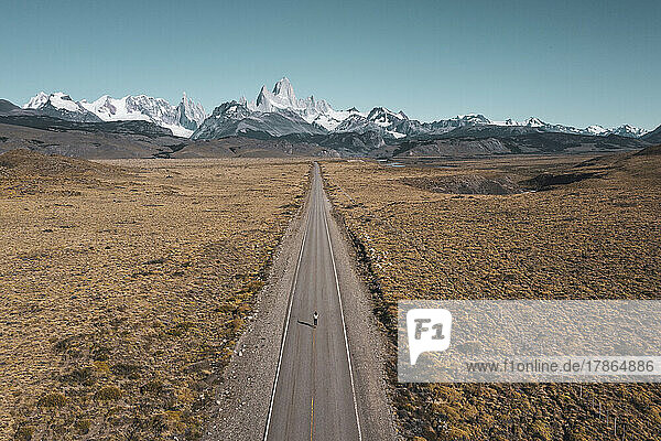 The long highway stretching towards El Chalten and the amazing p