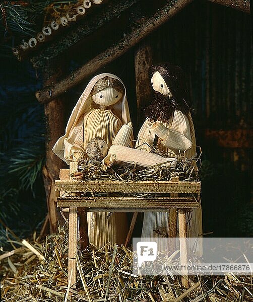 Krippenfiguren  Holzfiguren  Geburt Jesu Christi  Weihnachtszeit  Advent  Cradle figures  wooden figures  birth Jesus Christ  yule tide