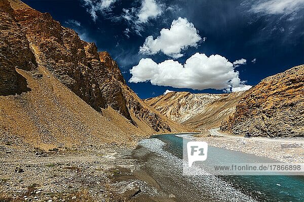 Himalaya-Landschaft in den Hiamalayas. Himachal Pradesh  Indien  Asien