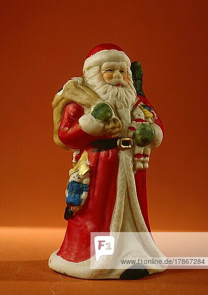 Weihnachtsmann  Nikolausfigur  Porzellanfigur  Weihnachtszeit  Advent  Santa Claus  porcelain figure  yule tide