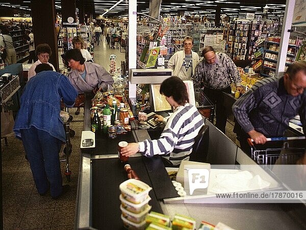 Unna. Supermarket Plaza. ca. 1988