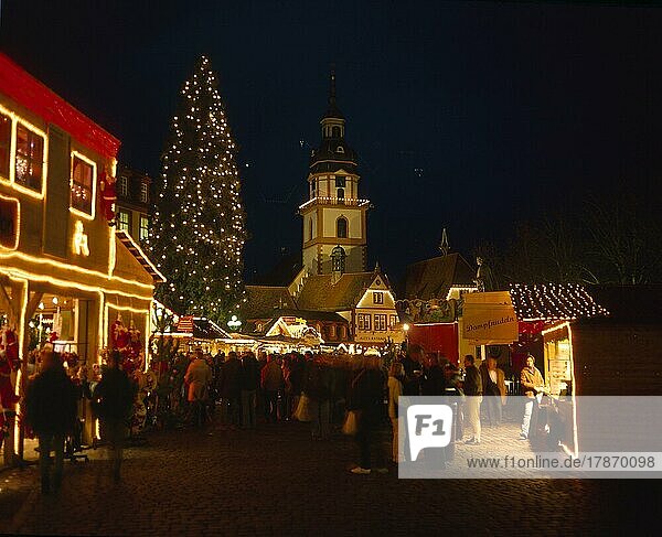 Lights on the Christmas fair in stream Erbach Market and church  evening mood  yule tide  Advent  Odenwald Hesse  Germany  Lights on the Christmas fair in stream Er Market and church  evening mood  yule tide  ode wood Hesse  Germ  Europe