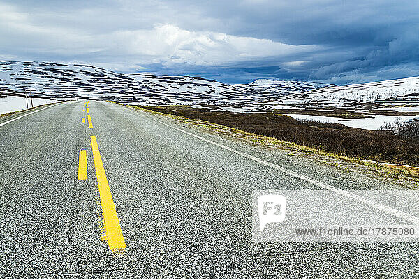 Norway  Nordland  Empty asphalt road in Saltfjellet range