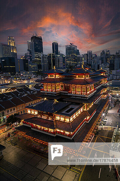 Singapore  Buddha Tooth Relic Temple and Museum at dusk
