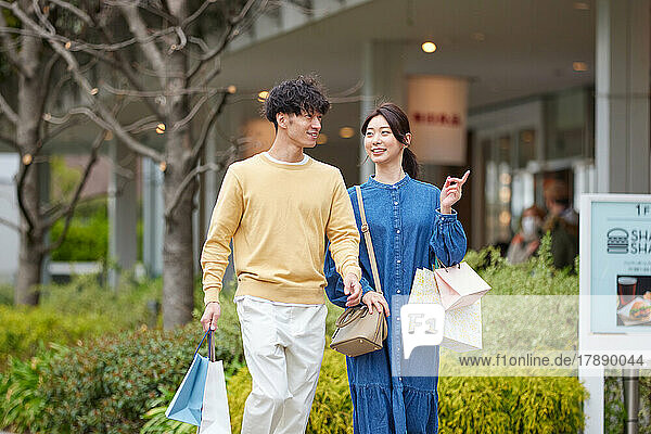 Japanese couple dating in Tokyo