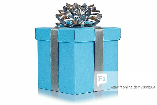 Geschenk Geburtstag Weihnachten Geburtstagsgeschenk Schachtel hellblau Freisteller isoliert