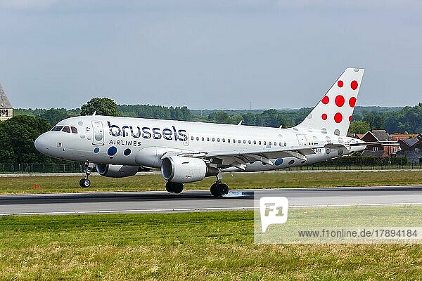 Ein Airbus A319 Flugzeug der Brussels Airlines mit dem Kennzeichen OO-SSL auf dem Flughafen Brüssel  Belgien  Europa