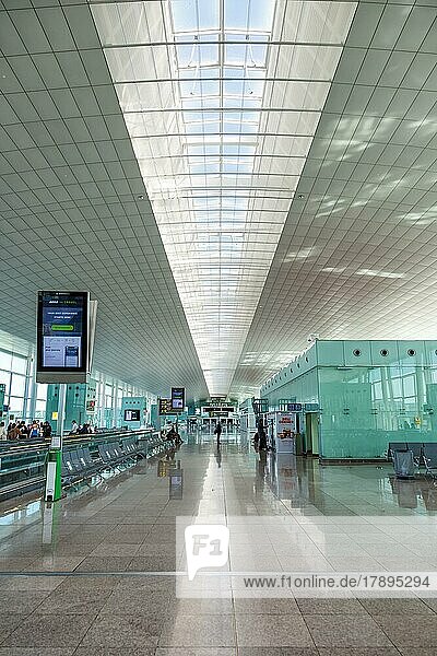 Terminal 1 des Flughafen Barcelona  Spanien  Europa