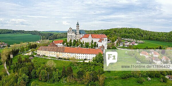 Kloster Abtei barocke Kirche Luftbild Panorama in Neresheim  Deutschland  Europa