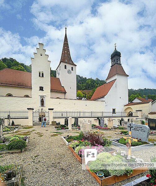 Kirchenburg und Wehrkirche Mariä Geburt  Kinding  Altmühltal  Bayern  Deutschland  Europa