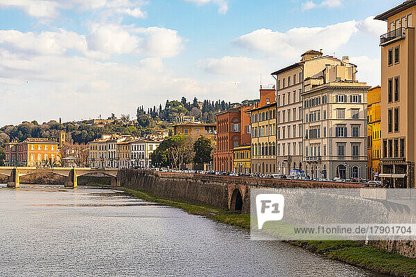 Italien  Toskana  Florenz  Gebäude am Fluss Arno