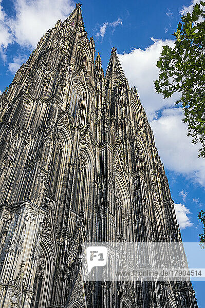 Germany  North Rhine-Westphalia  Cologne  Low angle view of Cologne Cathedral