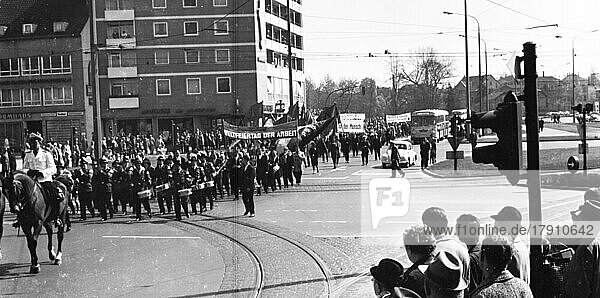 Die Stadt Hannover und das Land Niedersachsen in den 50er und 60er Jahren. 1. Mai-Demo 1958  Deutschland  Europa