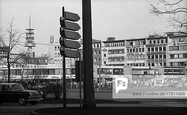 Im Jahre 1954 gab es in der niedersaechsischen Hauptstadt Hannover noch zahlreiche prekaere Wohnungen in Barracken und Notunterkuenften  in denen deutsche Buerger vor allem Kinderreiche lebten. . Hannover Stadtzentrum  Deutschland  Europa