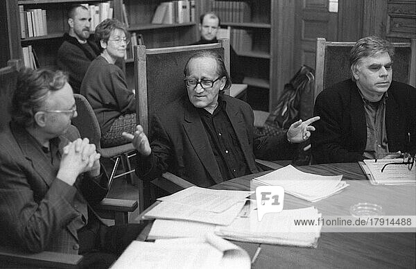Deutschland  Berlin  26. 02. 1991  Pressekonferenz mit dem Präsidenten der Akademie der Künste Berlin (Ost) Heiner Müller  im Gebäude am Robert-Koch-Platz  Europa