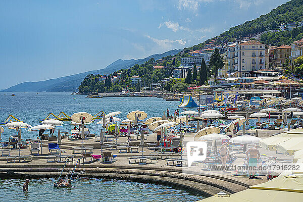 View of restaurants and sunshades on The Lungomare promenade in the town of Opatija  Opatija  Kvarner Bay  Croatia  Europe