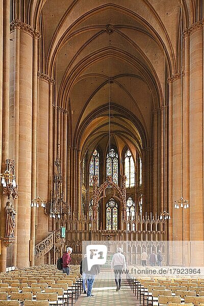 Innenansicht der gotischen Elisabethkirche  Marburg  Hessen  Deutschland  Europa
