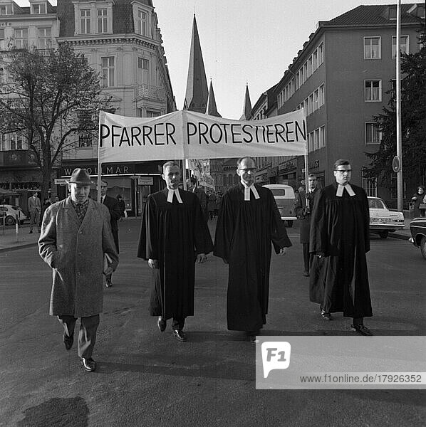 Those who support the Vietnam War betray the gospel of love. Pastors protest. With these slogans and sometimes wearing their robes  pastors demonstrated in Bonn in 1965 against the US war in Vietnam. Germany  Bonn: Who supports the Vietnam War betrays the Gospel of Love. With these slogans and partly with their gowns  pastors demonstrated in Bonn in 1965 against the US war in Vietnam  DEU. Germany