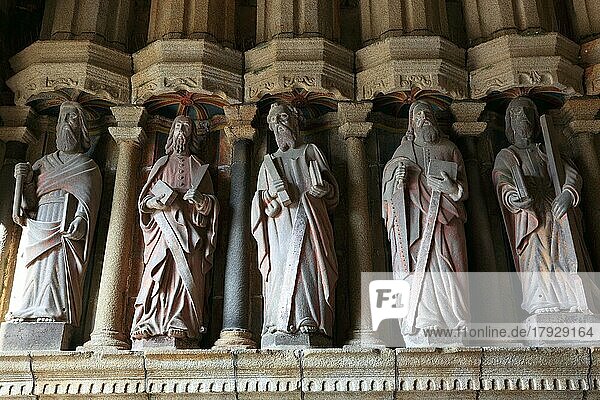 Pleyben  Kirche Saint Germain  Heiligenfiguren  Bretagne  Frankreich  Europa