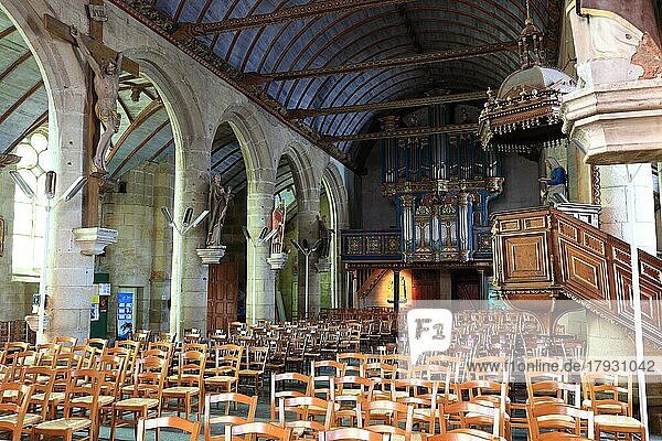 Pleyben  Kirche Saint Germain  im Innern der Kirche  Bretagne  Frankreich  Europa