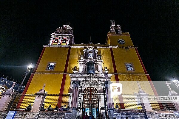 Basílica Colegiata de Nuestra Senora bei Nacht  Unesco-Stätte Guanajuato  Mexiko  Mittelamerika