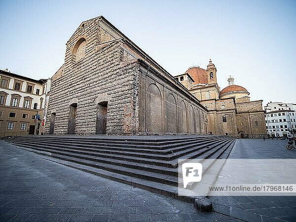 Basilica di San Lorenzo im Morgenlicht  Florenz  Toskana  Italien  Europa