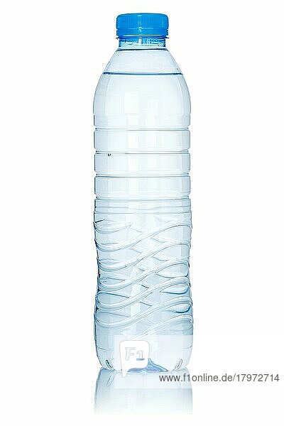 Wasser Mineralwasser Getränk in der Flasche Wasserflasche  freistellbar