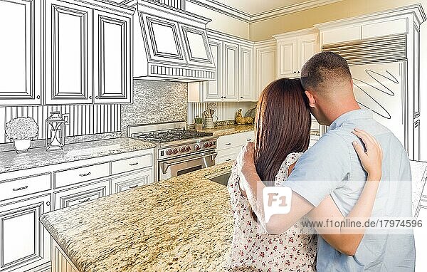 Junges militärisches Paar  das in eine maßgeschneiderte Küche schaut und eine Zeichnungskombination entwirft