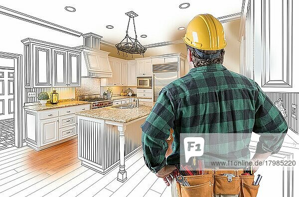 Männlicher Bauunternehmer mit Schutzhelm und Werkzeuggürtel auf der Suche nach benutzerdefinierten Küche Zeichnung Foto Kombination auf weiß