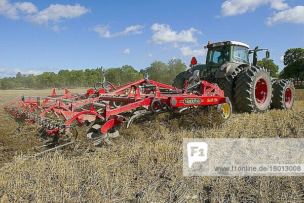 Fendt 936 Vario tractor with Vaderstad 720 flexible cultivator  stubble cultivation  Sweden  Europe