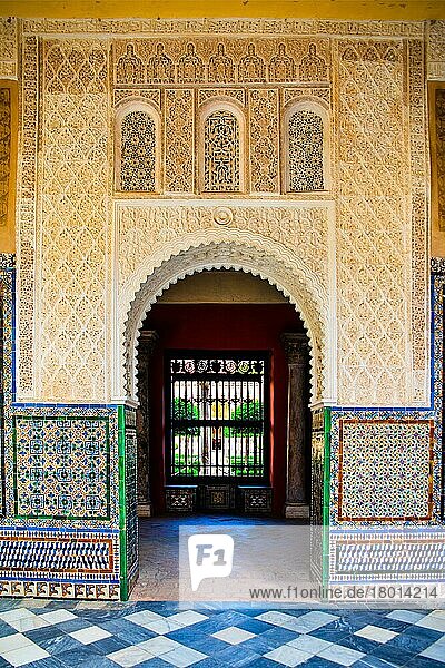 Farbige Azulejos  Stadtpalast Casa de Pilatos mit Stilelementen des Mudejar  Sevilla  Sevilla  Andalusien  Spanien  Europa