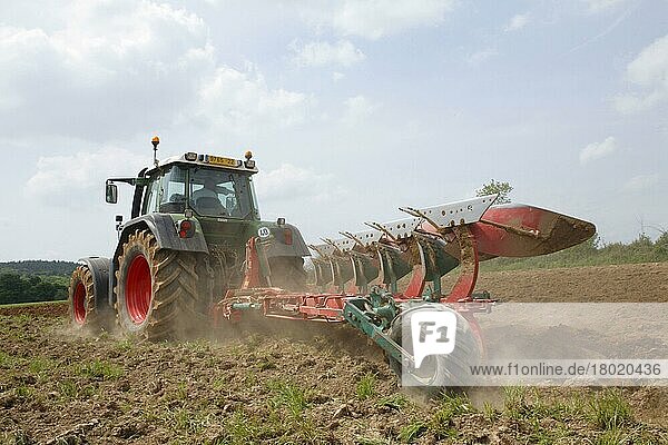 Contractor with Fendt 714 tractor and Kverneland five-furrow plough  ploughing dry soil  Cotes dArmor  Brittany  France  Europe
