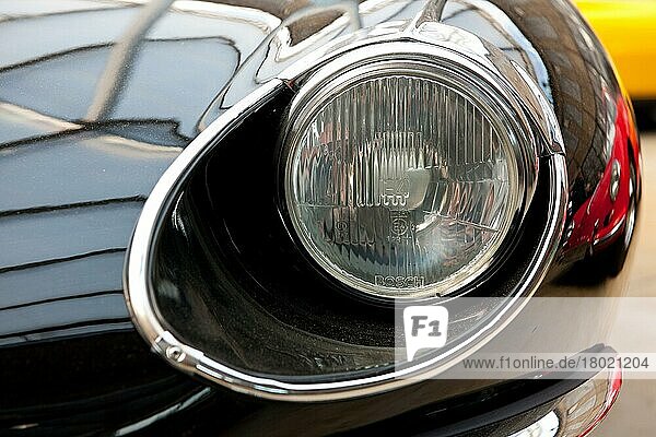 Detail von Oldtimer Jaguar E  Design  sportliches Auto  Strassensportwagen  wilde 60er Jahre  Sportwagenikone