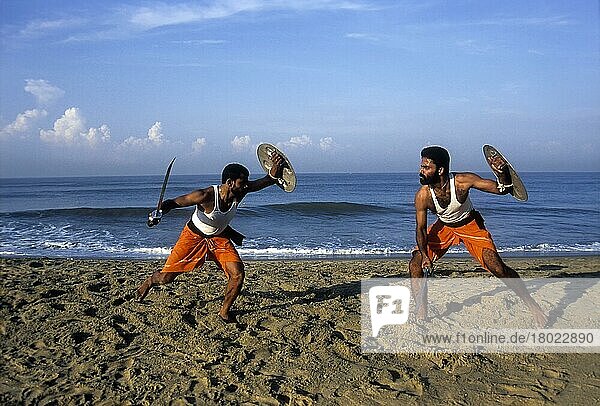 Kalaripayattu  Alte Kampfkunst aus Kerala (Schwert und Schild)  .   Indien  Asien